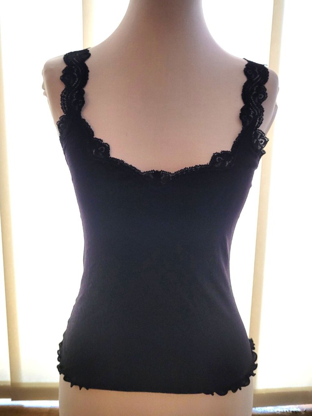 On Gossamer Black Cami Lace Trim 4-Way- Stretch Camisole Scoop Neck NWOT